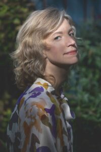 HenstraSarah2_byPaolaScattolon_color-copy-1920x2880